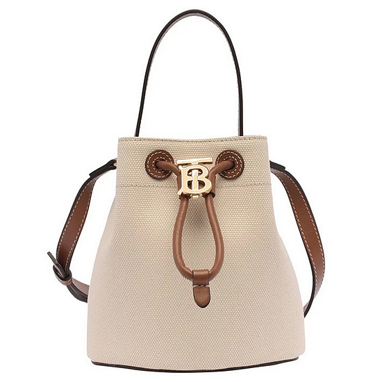 버버리 메탈 로고 린넨 버킷백 8070576이미지입니다. 누르면 해당 게시물로 새창이동합니다.