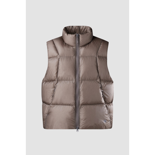 코오롱스포츠 경량 아웃쉘 다운베스트 스톰월 TLVAW24653KGO이미지입니다. 누르면 해당 게시물로 새창이동합니다.