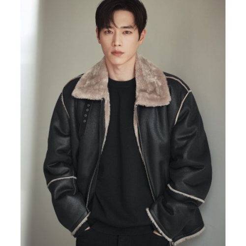 드로우핏 DRAW FIT 서강준 PICK 오버사이즈 스웨이드 라인 무스탕 자켓 BLACK DFJK2402BK 178691 L이미지입니다. 누르면 해당 게시물로 새창이동합니다.