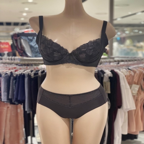 Ʈ���̾��� ���� �����̼� �ڼ� ������� ��������Ƽ��Ʈ_TCAF168738 TBAF872255 PS