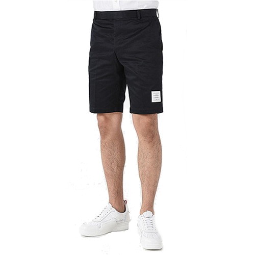 톰브라운 반바지 MTU191A 03788 415이미지입니다. 누르면 해당 게시물로 새창이동합니다.