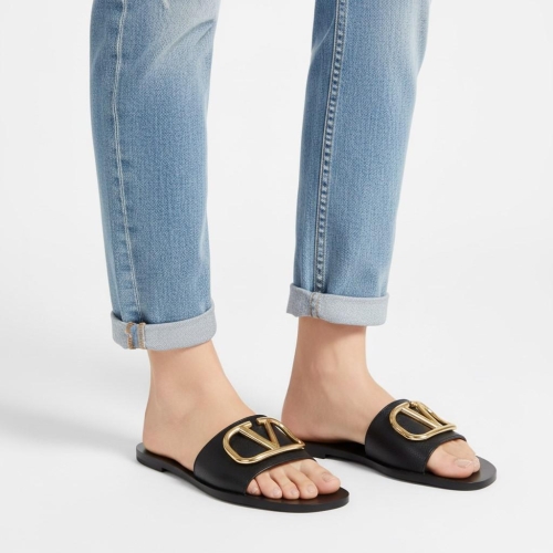 블랙 V로고 슬라이드 샌들 S0M21 HWS 0NO 1353194