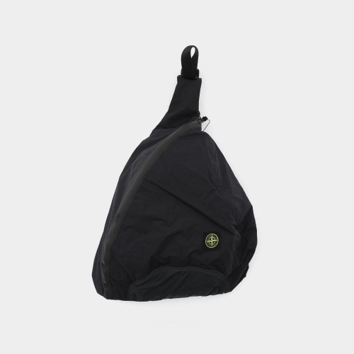 스톤아일랜드 와펜로고 알류미늄 텔라 크로스 바디 남성 슬링백 K2S159200020 S0257 V0029_이미지