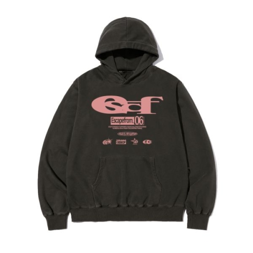 피그먼트 ESCAPEFROM 핑크 ESCF 로고 콜라주 프린트 후드티 차콜 E242PHD002CG 224790_이미지