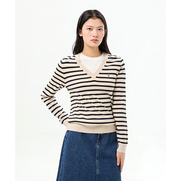 타미힐피거 TOMMY HILFIGER 코튼 스트라이프 브이넥 풀오버 T22G0KTO006WT20AC 147858_이미지