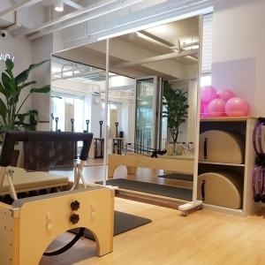 워너비가구 이동식 대형 단면 전신거울이미지입니다. 누르면 해당 게시물로 새창이동합니다.