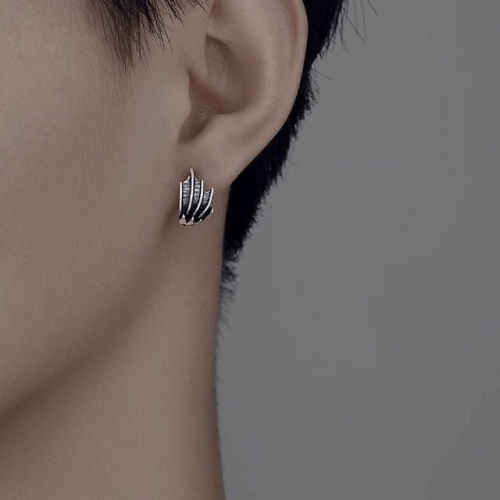 남성 다크무드 빈티지 데빌 윙 포인트 링 귀걸이 WFK3HQU