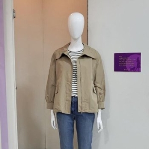 올리비아하슬러 DP01 와이드 스탠카라 점퍼 OHCMJP103이미지입니다. 누르면 해당 게시물로 새창이동합니다.