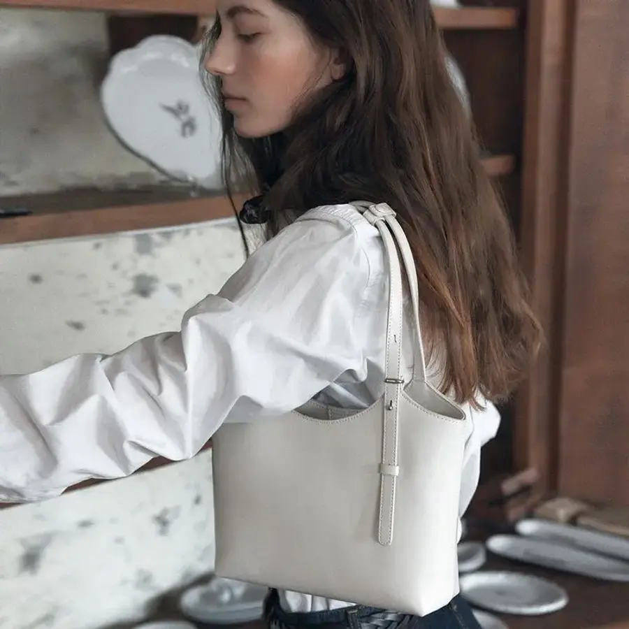 ��޸��� 90 Veneta Bag Small Milk 2680062 414676