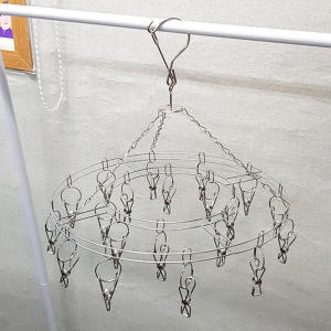 스텐레스 집게 달린 건조대 양말 속옷 만능 널기 봉 옷걸이형 아기옷 모자 수건 장갑 캠핑 고정 집개 빨래 걸이이미지입니다. 누르면 해당 게시물로 새창이동합니다.