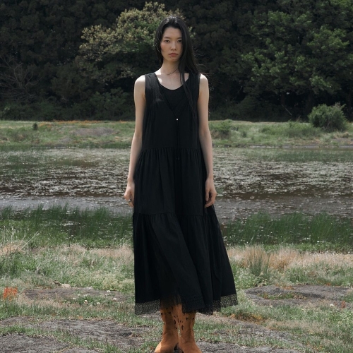 쥬크 여성 링클 티어드 민소매 롱 원피스_Z252PSE017