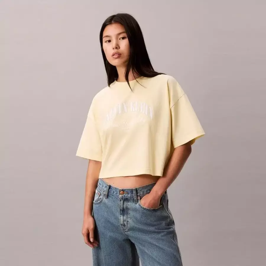 진 47F813G-ZRK-BO 진 여성 라운드넥티셔츠 진 반팔 크롭드 박시 체스트 로고 티