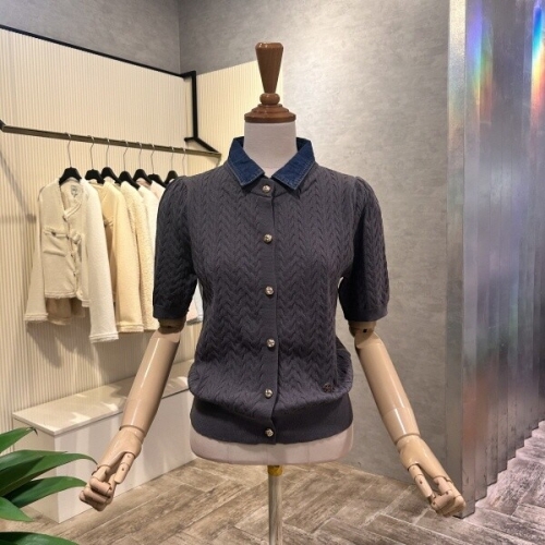 데님 카라 배색 꽈배기 가디건 AOA2HY31E