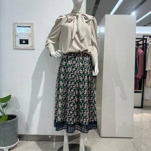 안지크 2S4/S 하늘거리는스커트 아랫단매쉬 롱 스커트 AI1SK1110