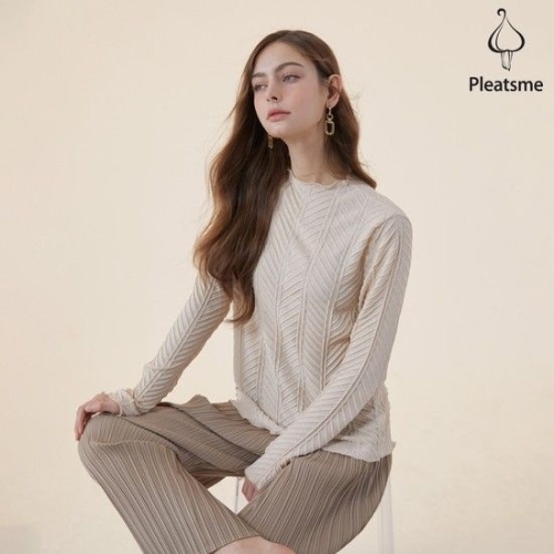 플리츠미 여성 로맨틱 자수 플리츠 블라우스_HPBLS124H02이미지입니다. 누르면 해당 게시물로 새창이동합니다.
