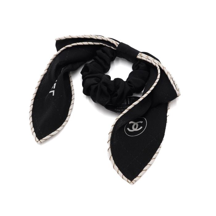 샤넬 블랙 CC로고 실크 리본 헤어슈슈 여성 헤어밴드 머리띠aa55022