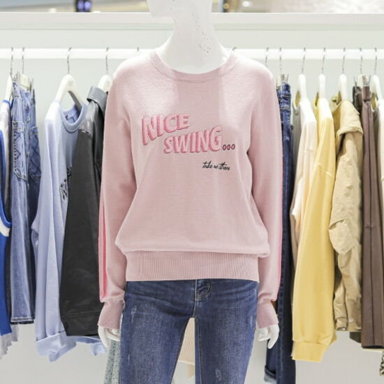 비지트인뉴욕 소매 두줄배색 자수니트 VX9LK11