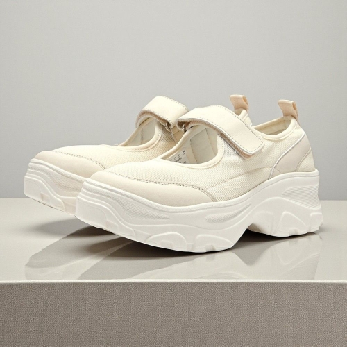 오찌 로미타 플랫폼 벨크로 메리제인 FLOTFA2W38 화이트이미지입니다. 누르면 해당 게시물로 새창이동합니다.