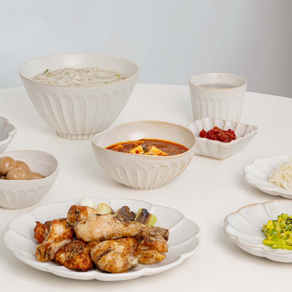 로메이키친 베이하나 타원 찬기 14cm이미지입니다. 누르면 해당 게시물로 새창이동합니다.