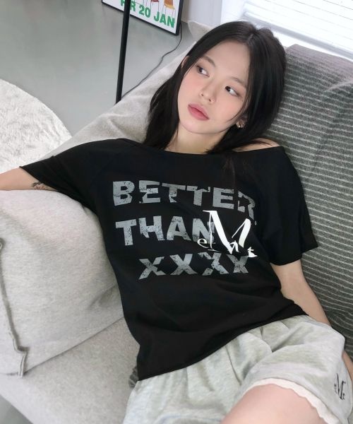 무센트 MUCENT 6일 배송 베럴 댄 엑스 셋업 원 숄더 반팔 티 489530_이미지