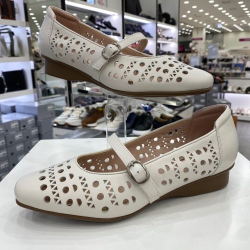 패션그룹형지 에스콰이아 소프트 가죽 볼넓은 펀칭 메리제인 로퍼 PFESMTS74