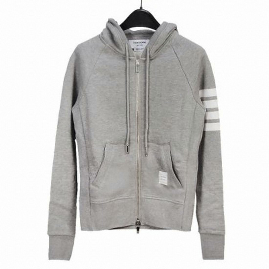 톰브라운 사선 완장 후드집업 FJT001A 00535 055이미지입니다. 누르면 해당 게시물로 새창이동합니다.