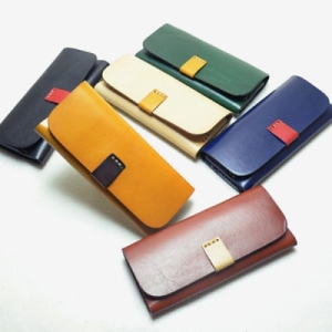 오너클랜 고급 가죽 파우치 접이식 휴대 선글라스 안경 케이스이미지입니다. 누르면 해당 게시물로 새창이동합니다.