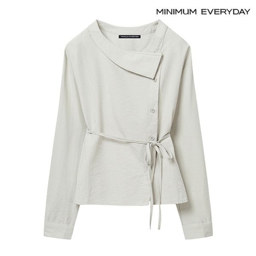 미니멈 에브리데이 사선 버튼 블라우스 EB1BA025D이미지입니다. 누르면 해당 게시물로 새창이동합니다.