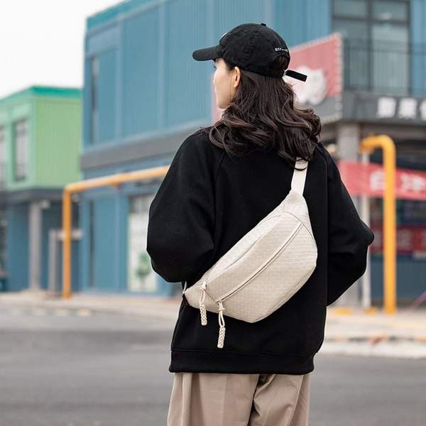 이스트팩 슬림 ICN409Z5 크로스백 힙색 커플 웨 경량 여행 데일리룩 외출용 패션 슬링백 가방