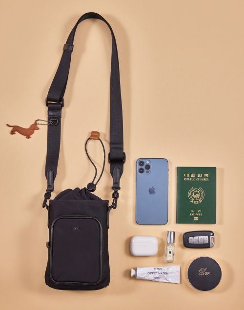 닥스 반값세일 폰백 금속로고 장식 블랙 나일론 폰백 DBHO5EP06BK_이미지