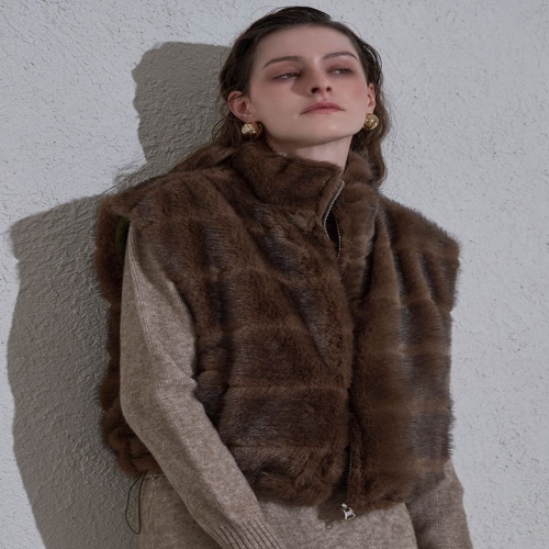 르니앤맥코이 리버시블 페이크퍼 퀄팅 하이넥 베스트 LM12VT700L_이미지