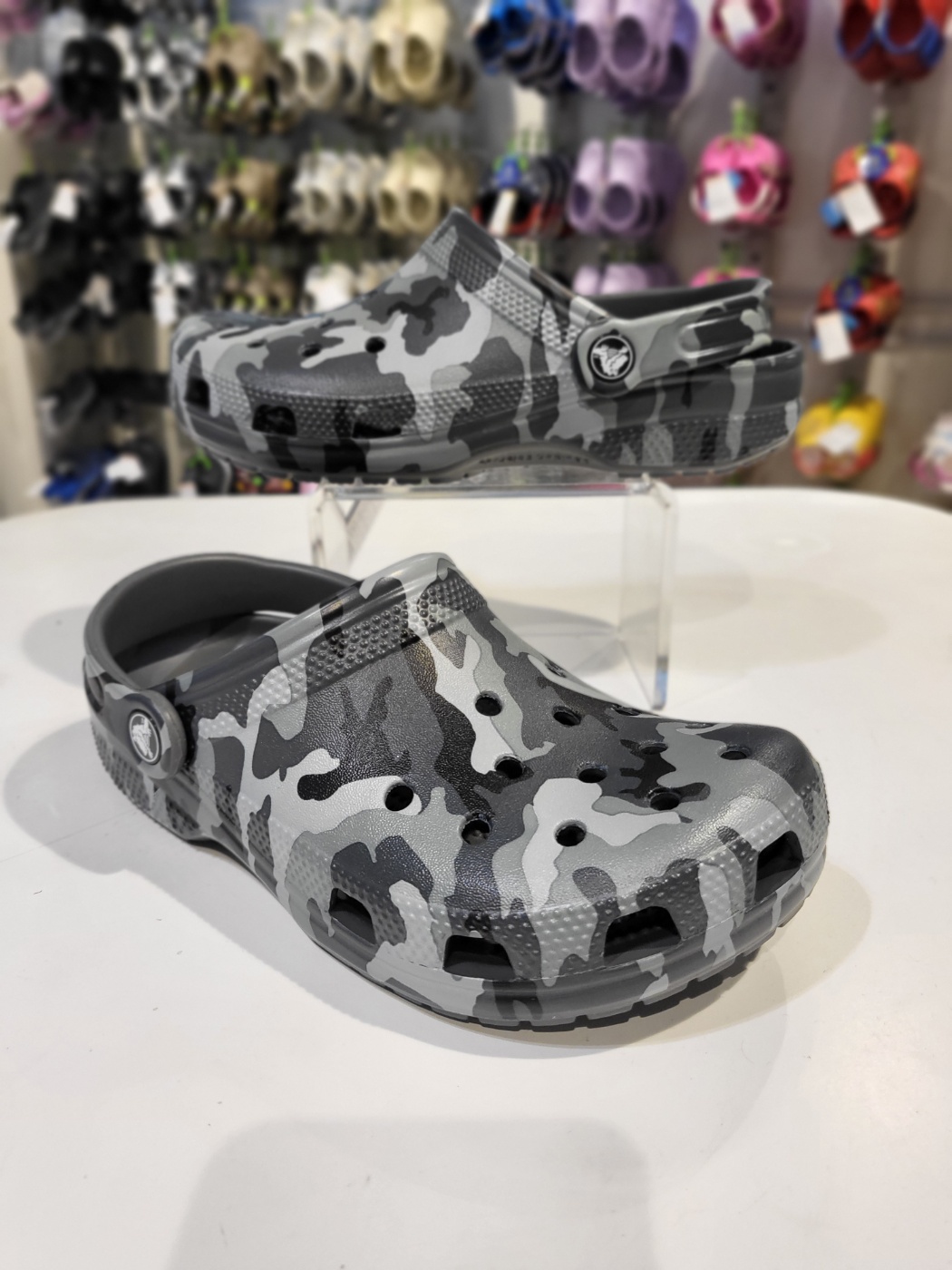 크록스 클래식 프린티드 카모 클로그 206454-0IE이미지입니다. 누르면 해당 게시물로 새창이동합니다.