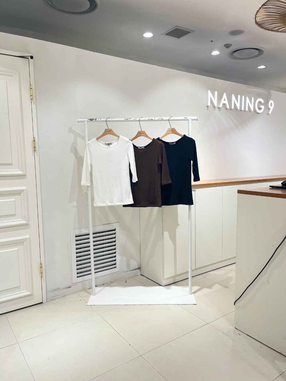난닝구 스타필드코엑스점 듀닌코니트 1126C2KT02B_이미지