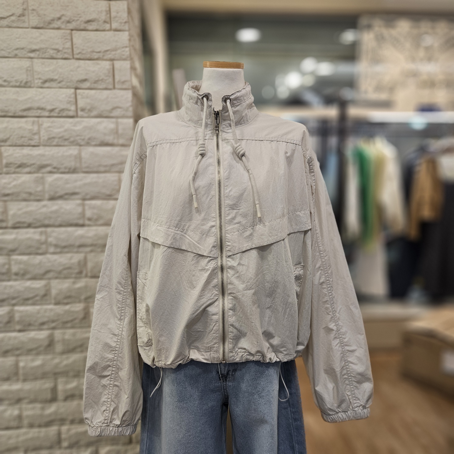 트렌드컬렉션 넥 스트링 점퍼 TRJA26441_이미지