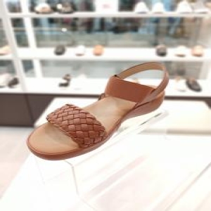  베어파우 HILTON III 여성 샌들 카멜 K2783053