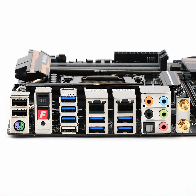 GIGABYTE GA-X99-UD7 WiFi �෯������� �Ǿ���Ʈ