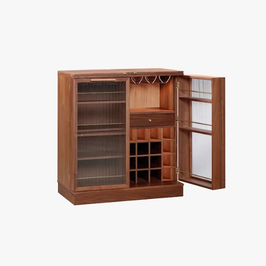 코뮨 살룬 바 위스키 와인 진열장