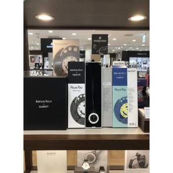 스와치 오데마 피케 로얄 팝 오초 네그로 블랙 SSX03W101N_이미지