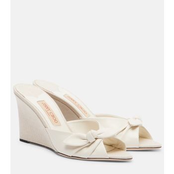 지미추 레더 트리밍 캔버스 웨지 뮬 154123400이미지입니다. 누르면 해당 게시물로 새창이동합니다.