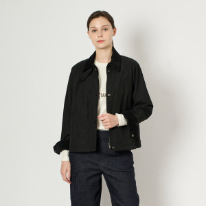 BCBG 타건 점퍼 B4F8R150이미지입니다. 누르면 해당 게시물로 새창이동합니다.