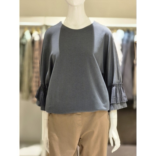 벨라디터치 V393BL26 여성 라운드넥 소매프릴 포인트 블라우스_이미지