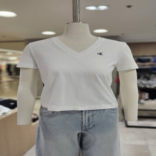 Ķ��Ŭ���� �� ���� ��ī�̺� �ڼ��ΰ� ���̳� ���� Ƽ���� 47D265G-UB1