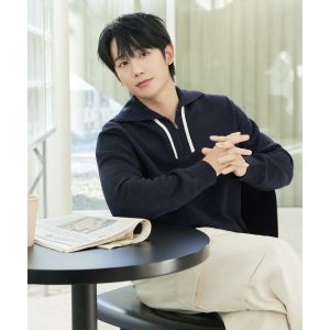 배색 하프집업 세미 오버핏 니트 MYKT2104