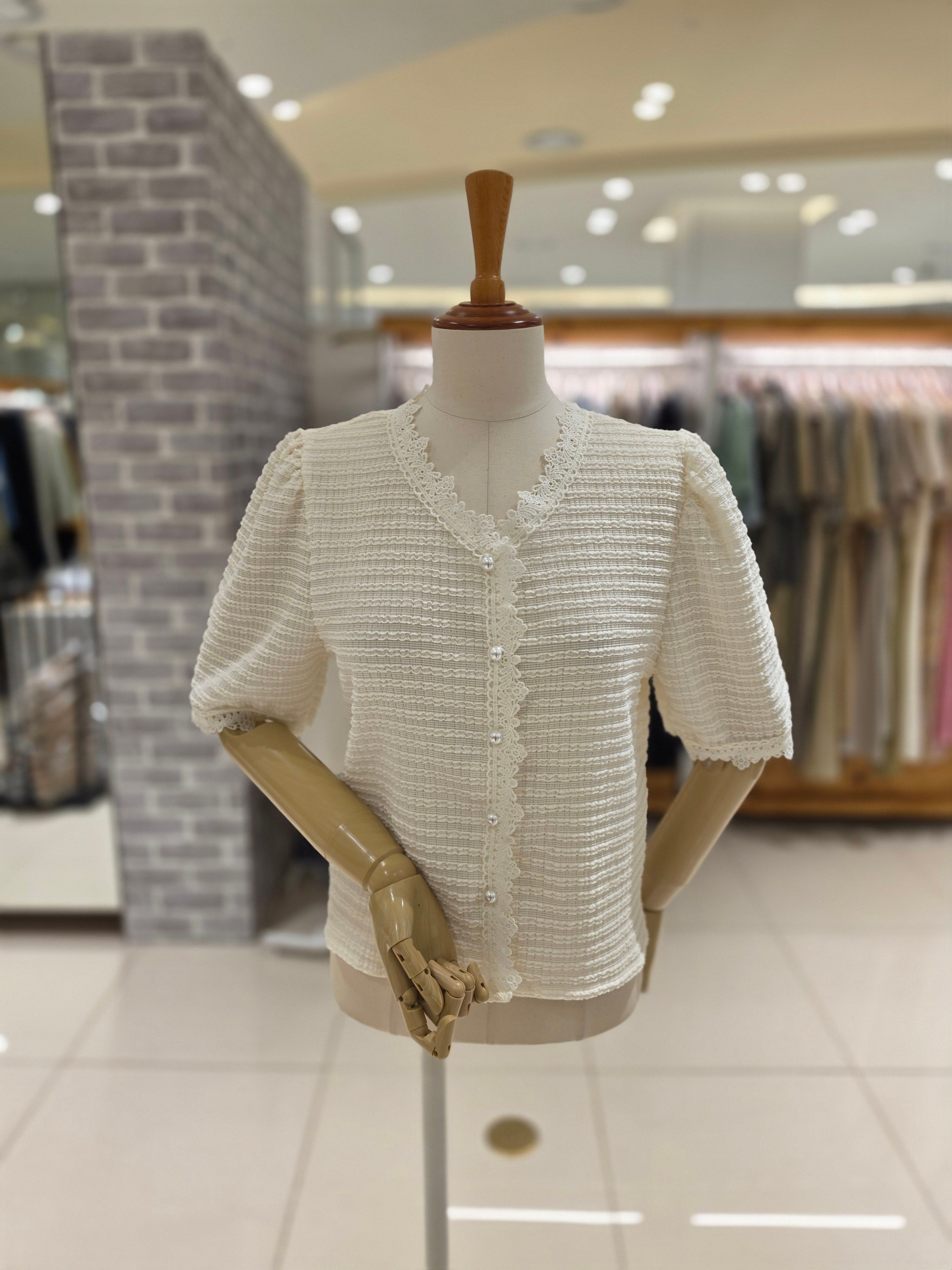 수량한정 레이스 오픈 블라우스 LC41F9BL027X 2769308