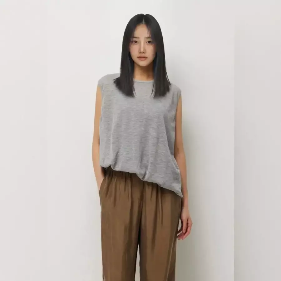 SISLEY 2컬러 백슬릿 언발 슬리브리스 니트 SP41631 SP41631EE 1178330