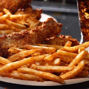 맘스터치 맘스터치 케이준 양념감자 (대)_이미지