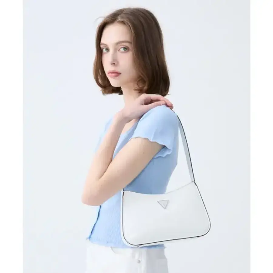 게스 아넬라_ARNELA 유광 소프트 샤이니 토트백 HP2A3A11HP2A3A11 102823_이미지