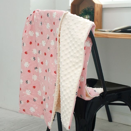 모모제작소 뽁뽁이 양털 딸기라떼 북유럽 코튼 블랭킷 (82x107cm)_이미지
