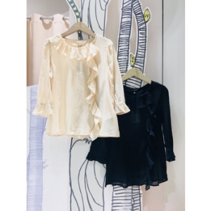  플라스틱아일랜드 프릴장식 블라우스_PK3WB888