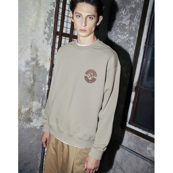 LF 질스튜어트 뉴욕 맨 뉴욕 라이트베이지 뉴욕 자수 스웻 셔츠 JNTS3D202I1